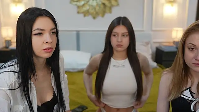 Molly Crazy  online show from 03/10/25, 12:04