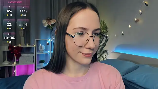 Kira mindnes online show from 03/12/25, 07:49