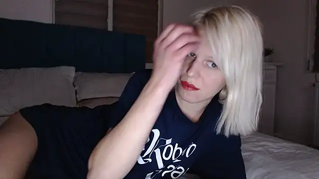 ElssaRush online show from 10/26/25, 04:57