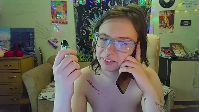 Snapshot of Lil_foxxx chatting on 03/22/25, 05:09 Lil foxxx online show from 03/22/25, 05:09