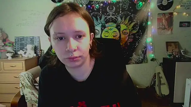 Snapshot of Lil_foxxx chatting on 09/10/25, 10:37 Lil foxxx online show from 09/10/25, 10:37