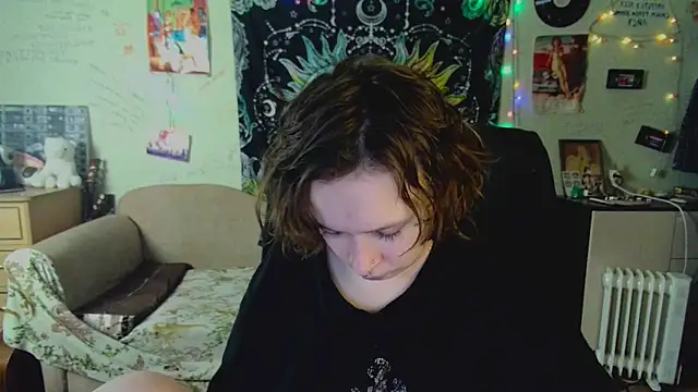 Snapshot of Lil_foxxx chatting on 09/12/25, 11:43 Lil foxxx online show from 09/12/25, 11:43