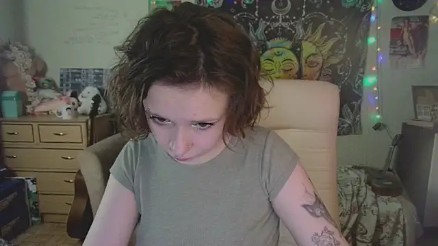 Snapshot of Lil_foxxx chatting on 10/01/25, 12:44 Lil foxxx online show from 10/01/25, 12:44