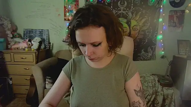 Snapshot of Lil_foxxx chatting on 10/02/25, 10:55 Lil foxxx online show from 10/02/25, 10:55