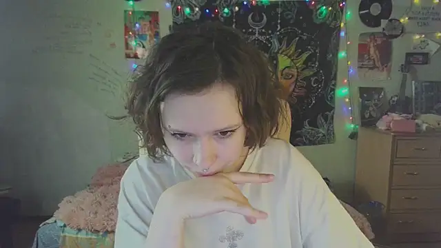 Snapshot of Lil_foxxx chatting on 10/15/25, 12:38 Lil foxxx online show from 10/15/25, 12:38