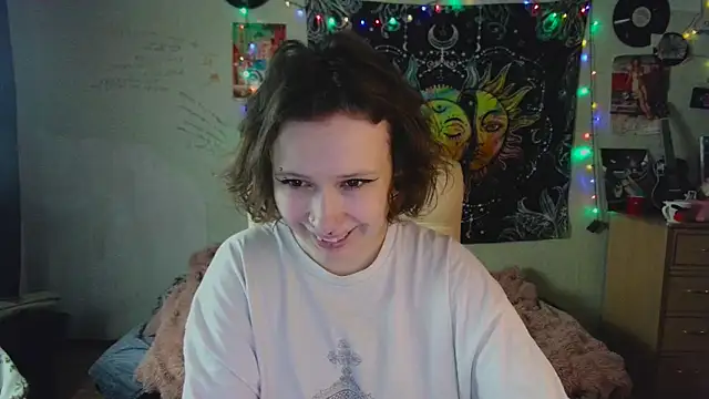 Snapshot of Lil_foxxx chatting on 10/17/25, 10:51 Lil foxxx online show from 10/17/25, 10:51