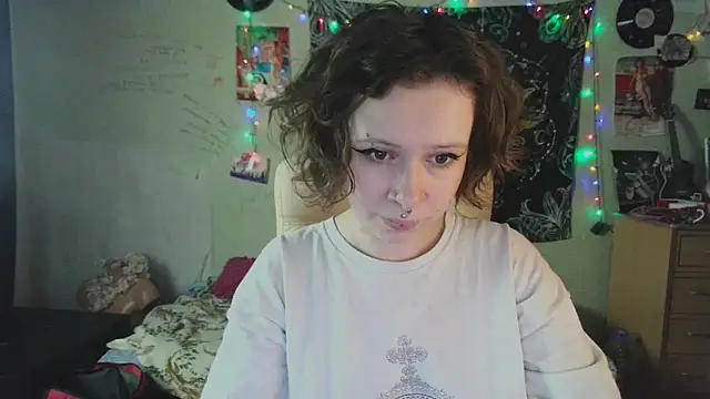 Snapshot of Lil_foxxx chatting on 10/18/25, 11:33 Lil foxxx online show from 10/18/25, 11:33