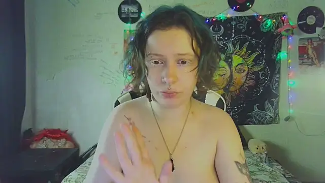 Snapshot of Lil_foxxx chatting on 11/05/25, 10:26 Lil foxxx online show from 11/05/25, 10:26