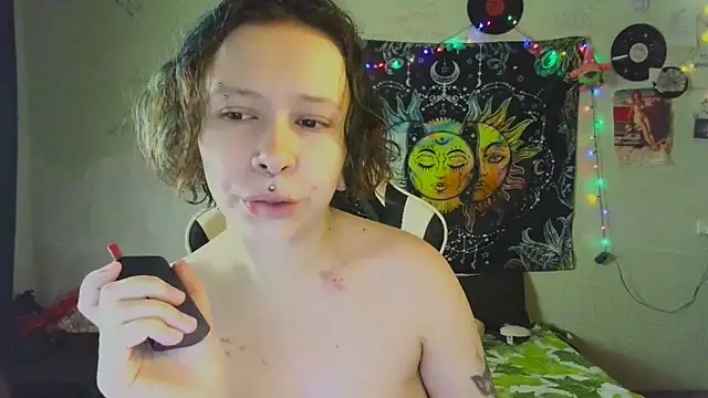 Snapshot of Lil_foxxx chatting on 11/10/25, 10:36 Lil foxxx online show from 11/10/25, 10:36