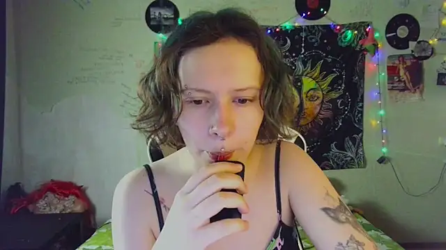 Snapshot of Lil_foxxx chatting on 11/15/25, 11:40 Lil foxxx online show from 11/15/25, 11:40