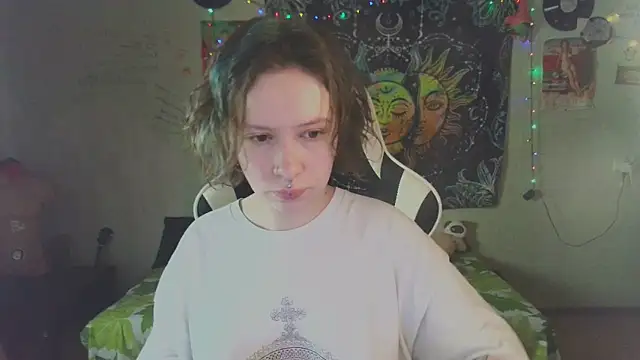 Snapshot of Lil_foxxx chatting on 12/04/25, 11:19 Lil foxxx online show from 12/04/25, 11:19