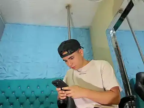 Snapshot of NohaCollens chatting on 03/12/25, 11:20 NohaCollens online show from 03/12/25, 11:20