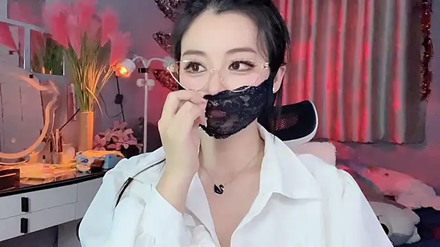 Snapshot of MI_KA22 chatting on 11/21/25, 06:01 MI KA22 online show from 11/21/25, 06:01