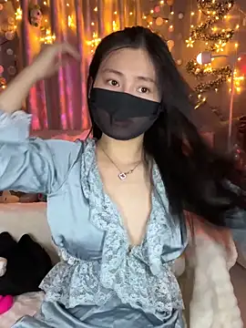 Snapshot of MI_KA22 chatting on 12/14/25, 06:45 MI KA22 online show from 12/14/25, 06:45