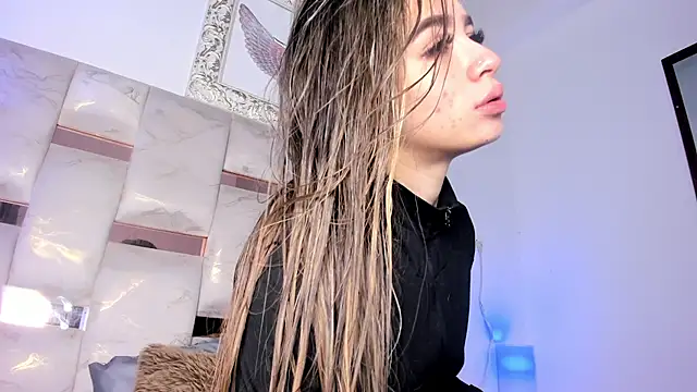 Lola Blondie online show from 11/26/25, 12:28