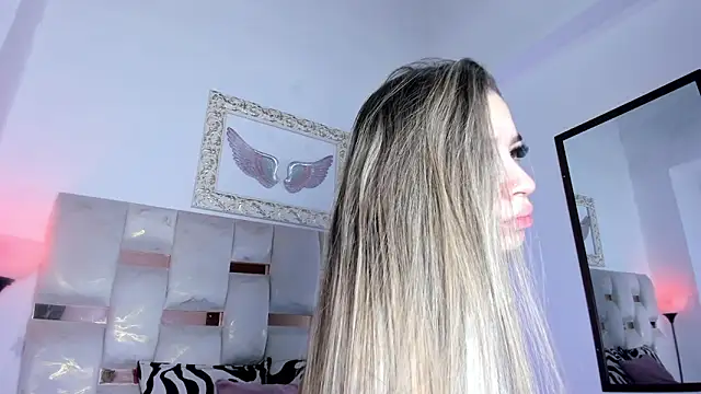 Lola Blondie online show from 12/18/25, 01:17