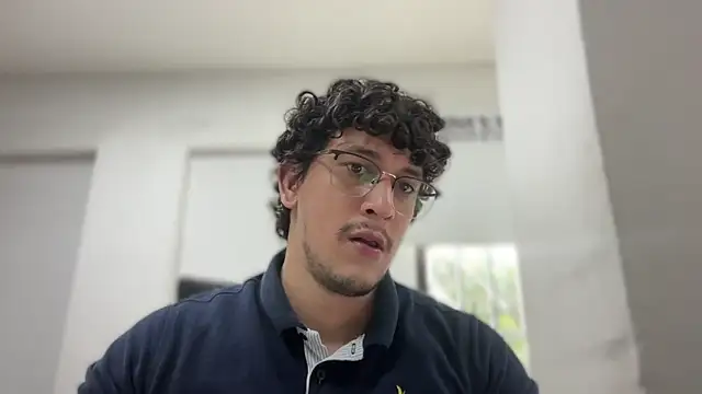 Snapshot of chicoinhibido chatting on 12/19/25, 08:05 chicoinhibido online show from 12/19/25, 08:05