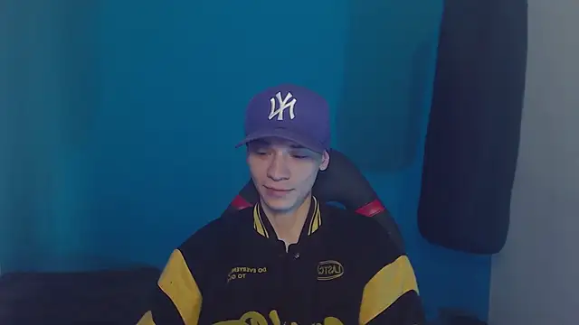 Snapshot of Burperking420_ chatting on 03/19/25, 06:44 Burperking420 online show from 03/19/25, 06:44