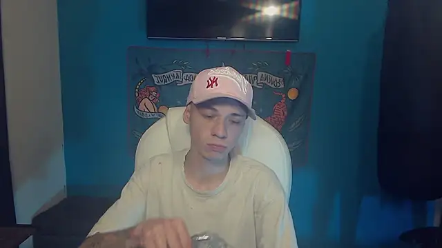 Snapshot of Burperking420_ chatting on 11/08/25, 03:23 Burperking420 online show from 11/08/25, 03:23