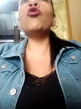 Snapshot of Carlasm- chatting on 03/22/25, 09:10 Carlasm- online show from 03/22/25, 09:10