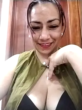 Snapshot of Carlasm- chatting on 11/01/25, 10:12 Carlasm- online show from 11/01/25, 10:12