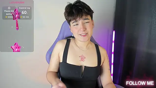 Snapshot of emma_cute7 chatting on 11/22/25, 02:21 emma cute7 online show from 11/22/25, 02:21