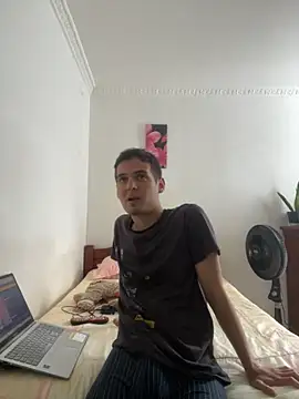 Snapshot of Thiagobb7 chatting on 09/17/25, 07:37 Thiagobb7 online show from 09/17/25, 07:37