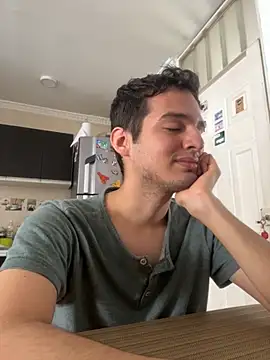 Snapshot of Thiagobb7 chatting on 10/13/25, 03:23 Thiagobb7 online show from 10/13/25, 03:23