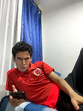 Snapshot of Thiagobb7 chatting on 11/20/25, 11:59 Thiagobb7 online show from 11/20/25, 11:59