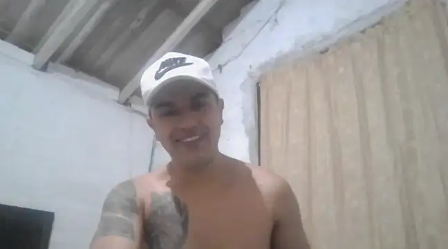 Snapshot of hino_chan chatting on 03/08/25, 12:33 hino chan online show from 03/08/25, 12:33