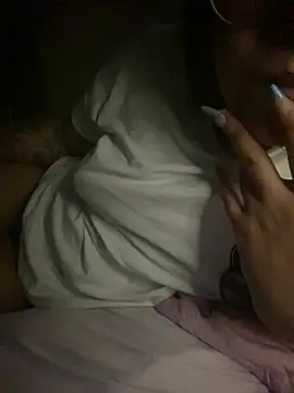 Snapshot of babyluzzy chatting on 03/18/25, 02:36 babyluzzy online show from 03/18/25, 02:36