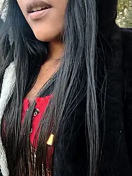 Snapshot of bella_warzon chatting on 10/02/25, 10:39 bella warzon online show from 10/02/25, 10:39