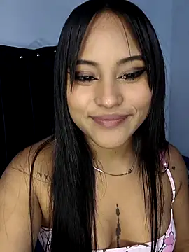 Snapshot of bella_warzon chatting on 10/16/25, 12:11 bella warzon online show from 10/16/25, 12:11