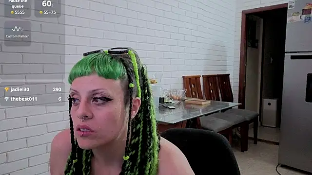 Snapshot of freyaa_sorcerees chatting on 10/27/25, 04:16 freyaa sorcerees online show from 10/27/25, 04:16