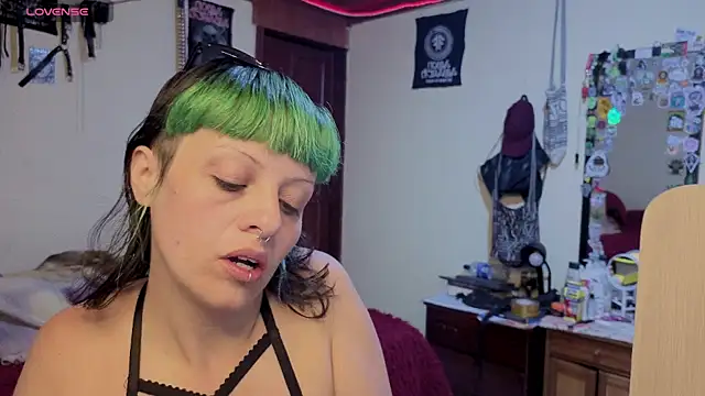 Snapshot of freyaa_sorcerees chatting on 11/23/25, 02:44 freyaa sorcerees online show from 11/23/25, 02:44