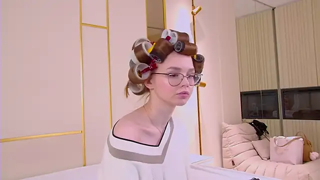 MiraBliss online show from 03/31/26, 05:46