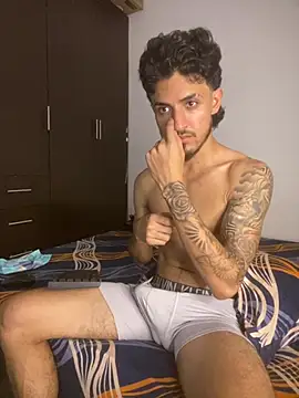 Snapshot of Zayn_kane chatting on 07/16/26, 06:47 Zayn kane online show from 07/16/26, 06:47