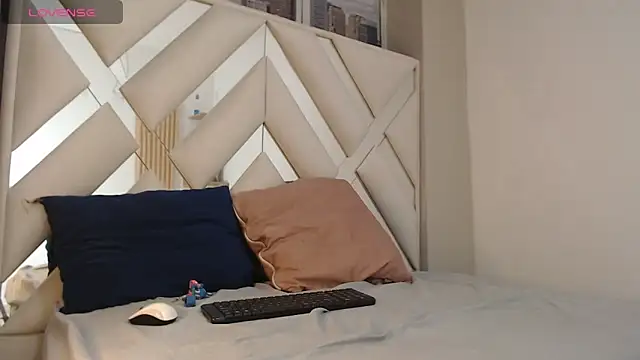 willow smitt online show from 02/13/26, 01:40