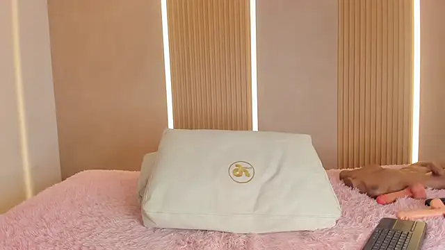 stephany summer online show from 02/28/26, 07:37