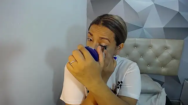 Milf-Prettyboobs online show from 12/16/25, 10:53