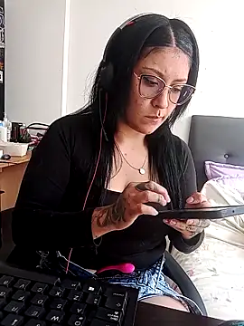 DaniPoison online show from 10/17/25, 05:59