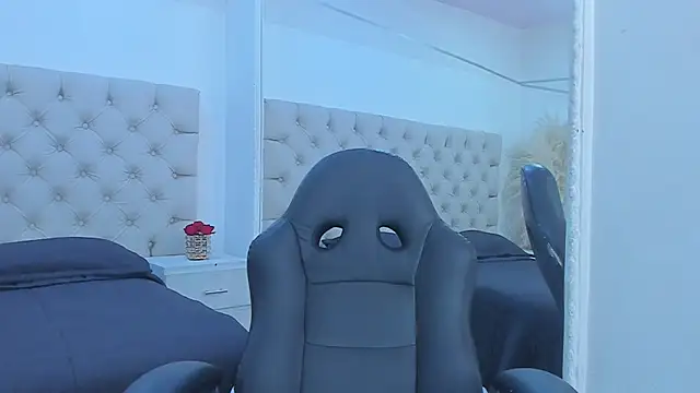 VanessaScott  online show from 04/23/26, 08:46