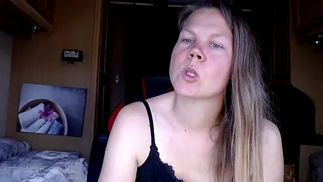 CallMeMaria online show from 01/05/25, 03:45