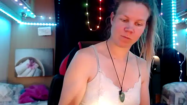 CallMeMaria online show from 03/05/25, 10:22