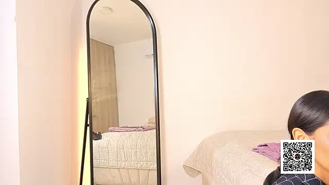 Snapshot of sweetlittlevenus chatting on 10/05/25, 07:56 sweetlittlevenus online show from 10/05/25, 07:56