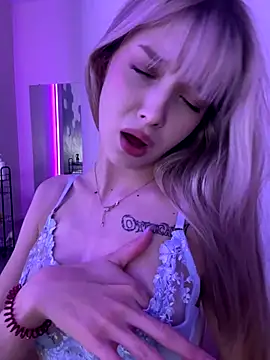 Snapshot of BellaSecrett chatting on 09/18/25, 02:30 BellaSecrett online show from 09/18/25, 02:30