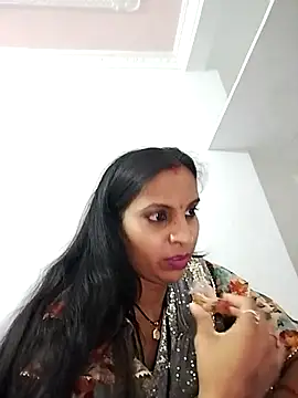Hotty-Nidhi online show from 03/19/25, 12:34