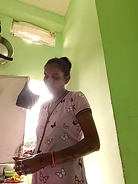 Hotty-Nidhi online show from 10/20/25, 04:57