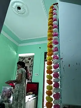 Hotty-Nidhi online show from 10/22/25, 04:46