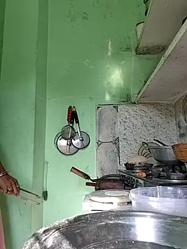 Hotty-Nidhi online show from 12/18/25, 05:24